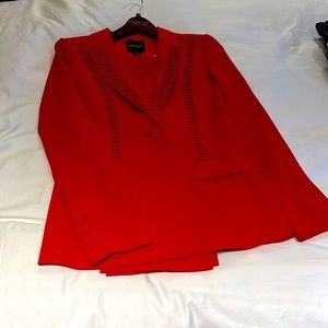 Selling this beautiful Marciano suit size small